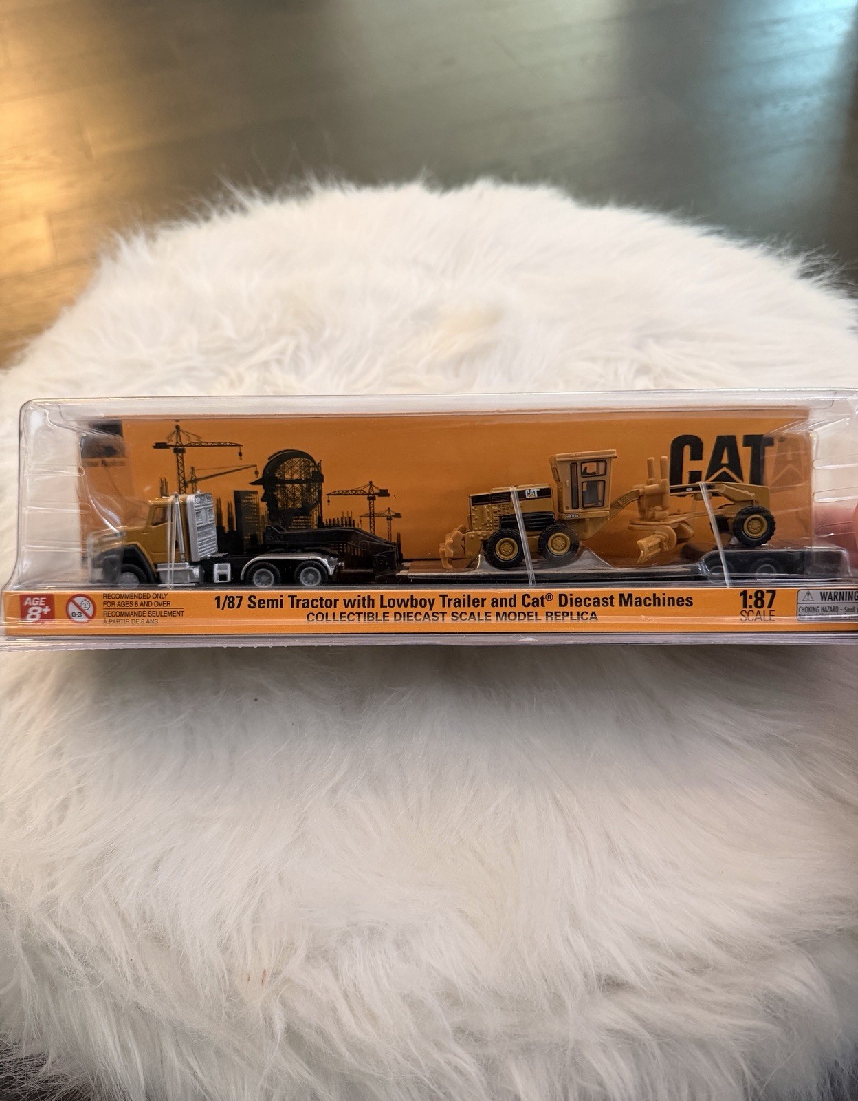 CAT CT660 Day Cab Tractor Lowboy Trailer 163H Motor Grader 1:87 Scale – 84414