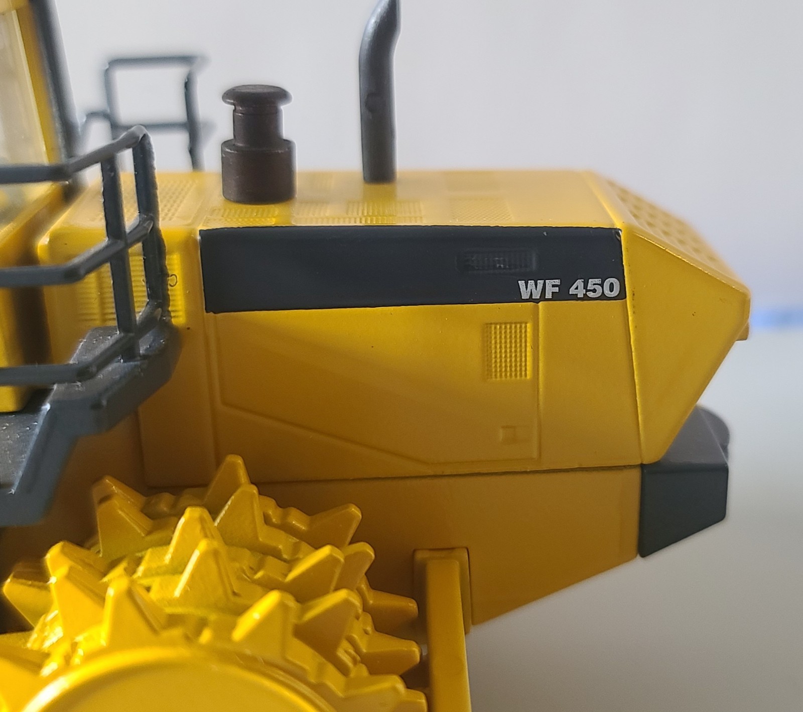 Conrad 2437/0 Komatsu WF450 Compacter/Loader, 1:50 Scale Excellent Condition