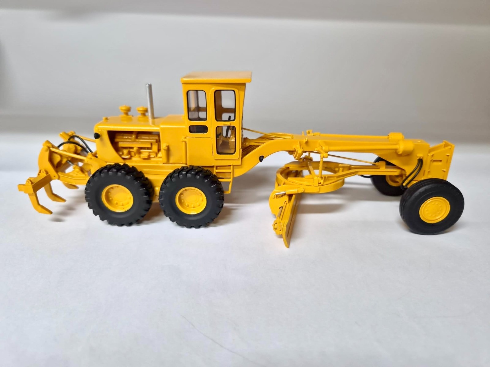 Resin 1/50 CAT Motor Grader no.16 with cab and ripper – custom made by Fankit