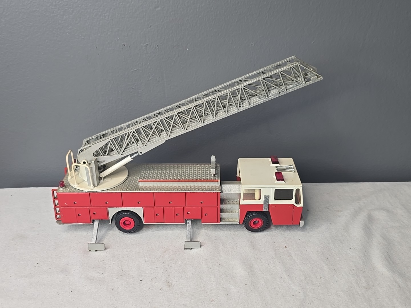 Conrad 5502 Aerial Hook Ladder Fire Truck Engine Collector Toy 1/50 W Germany FD