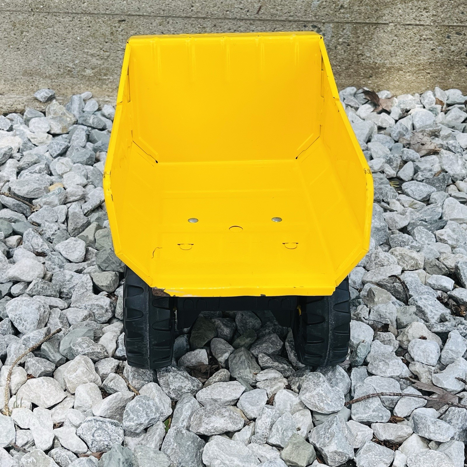 VTG Tonka 1993 Mighty Dump Truck 768 XMB 975 Tires Pressed Steel **FAST SHIP**