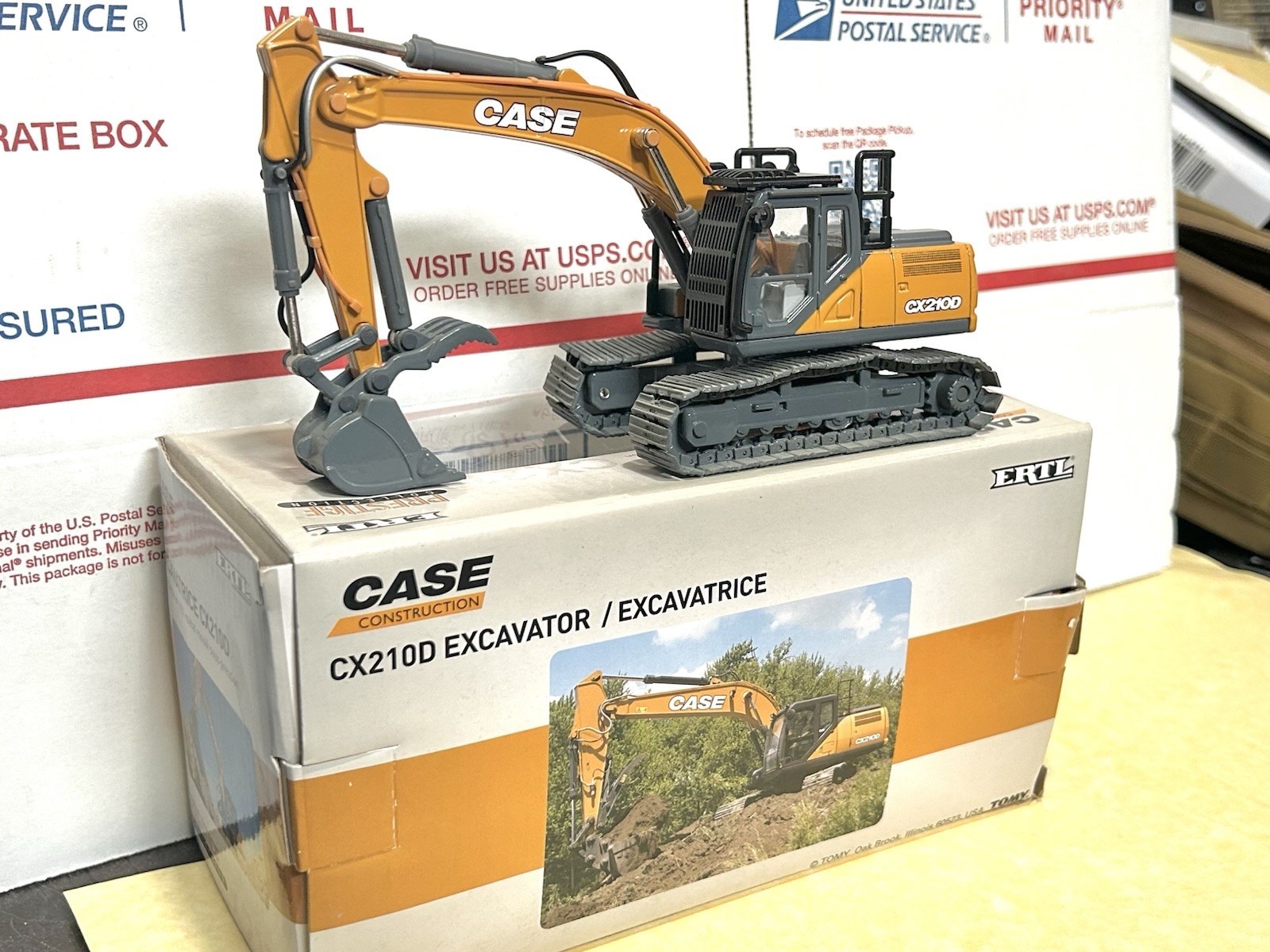 ERTL 1/50 Scale Case CX210D Excavator w/Hydraulic Thumb (Prestige Series) Boxed!
