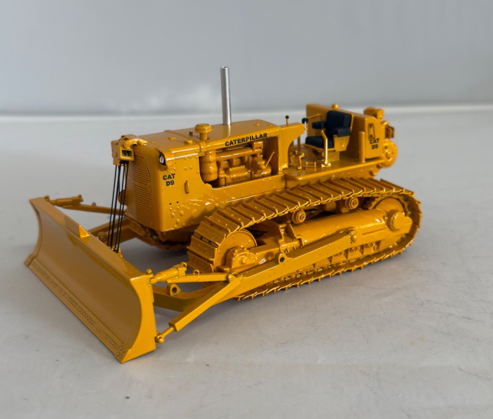 Resin 1/50 CAT D9 serie D with resin tracks – Custom Built by Fankit Models