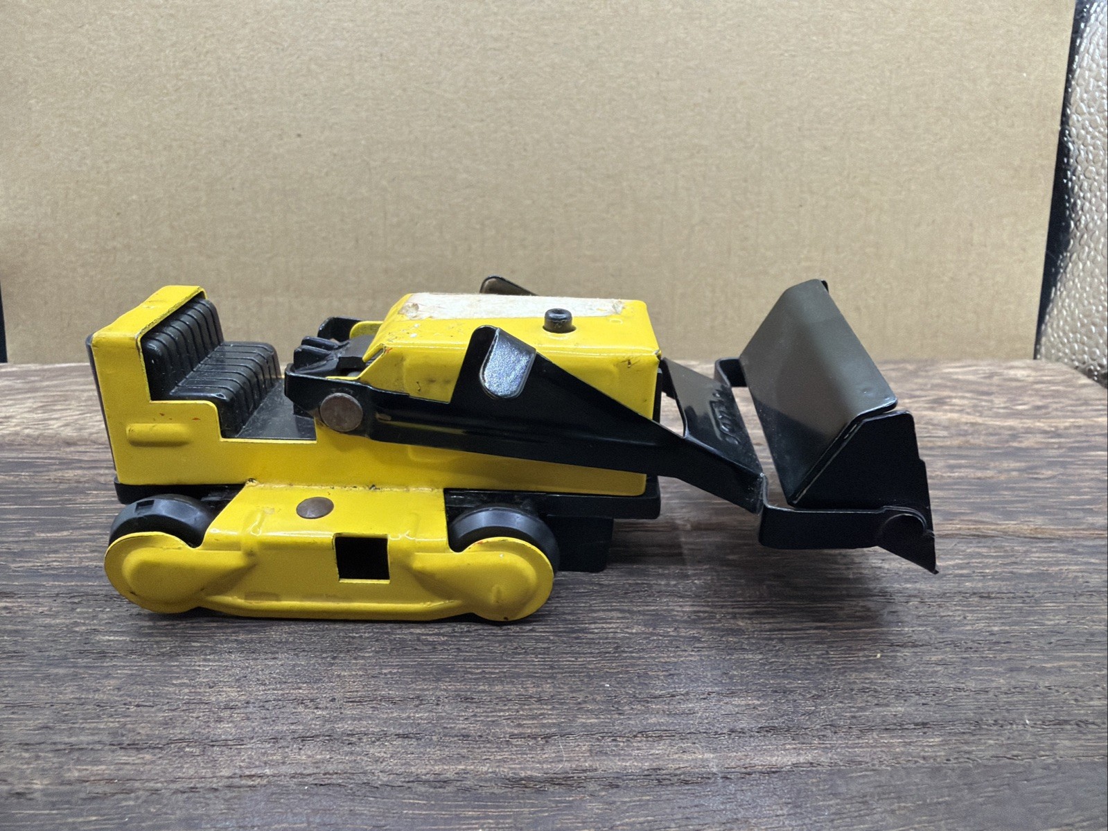 Vintage 1970’s Yellow Metal Tonka Bulldozer Front End Loader Toy – 5″