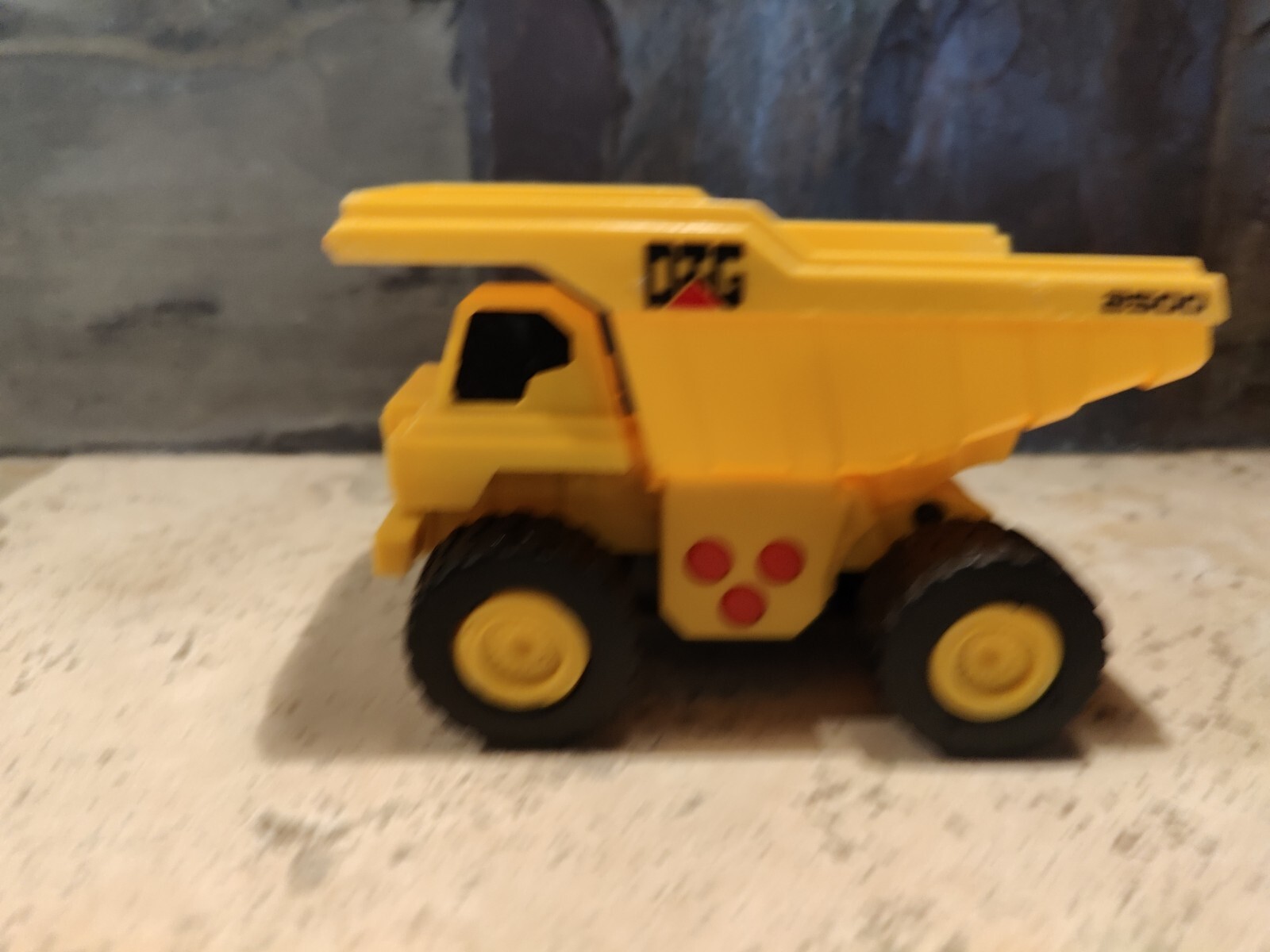 Yellow DIG 2500 Dump Truck With Sound & Lights working 3″ tall x 4.5″ long