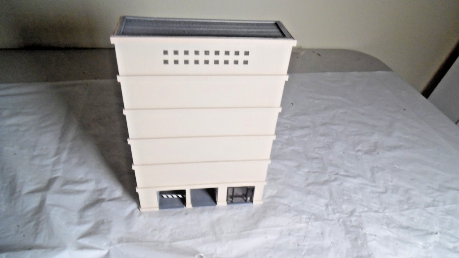 Unknown Manufactuer of Car Faclity Plastic -Used