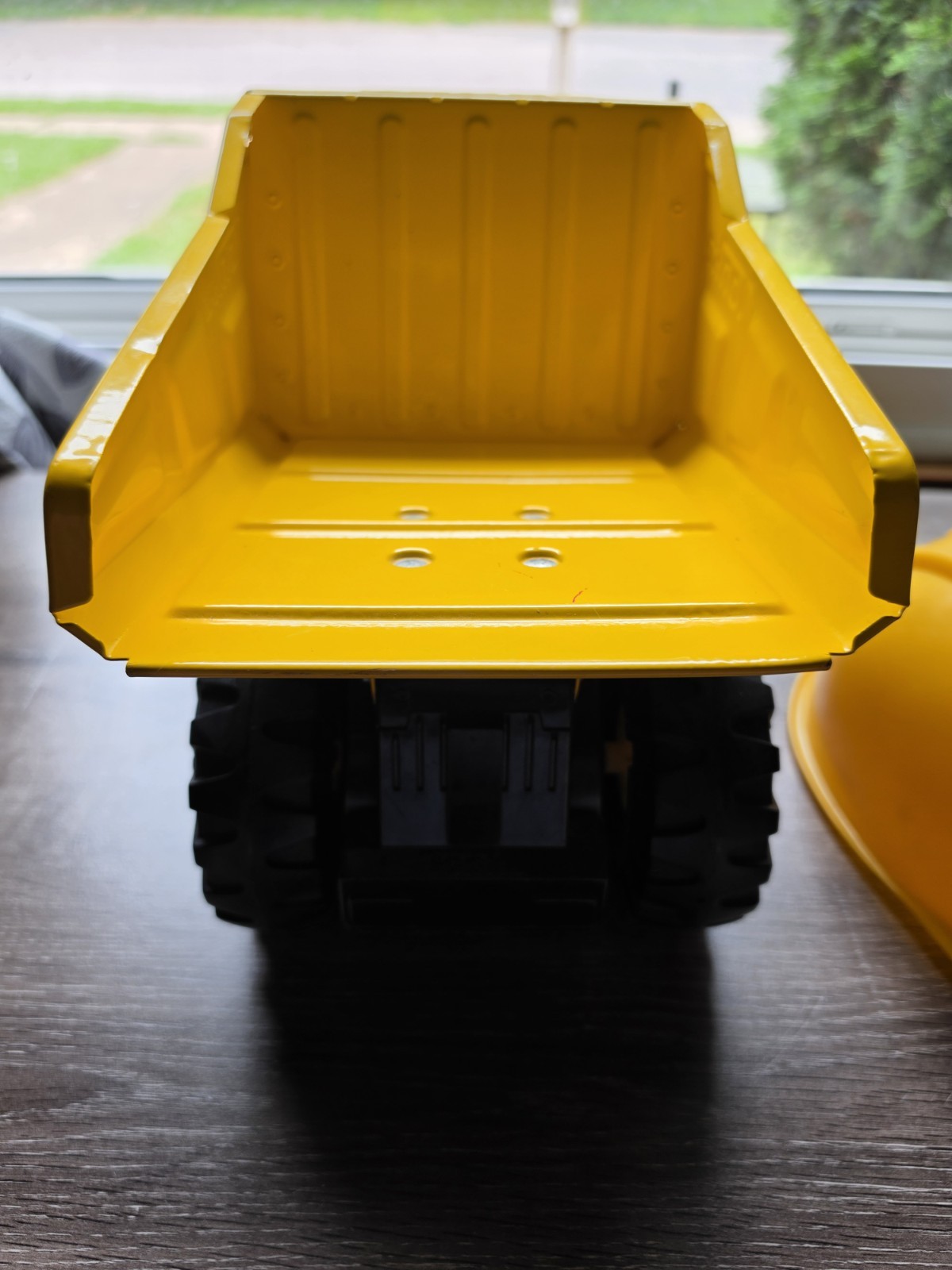 ​Tonka Classics 4000 Dump Truck Steel Yellow C-239A Toy Hard Hat Bundle EXC