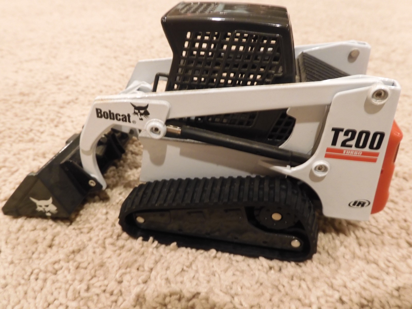 BOBCAT T200 COMPACT TRACK LOADER 1:25 SCALE DIECAST MODEL