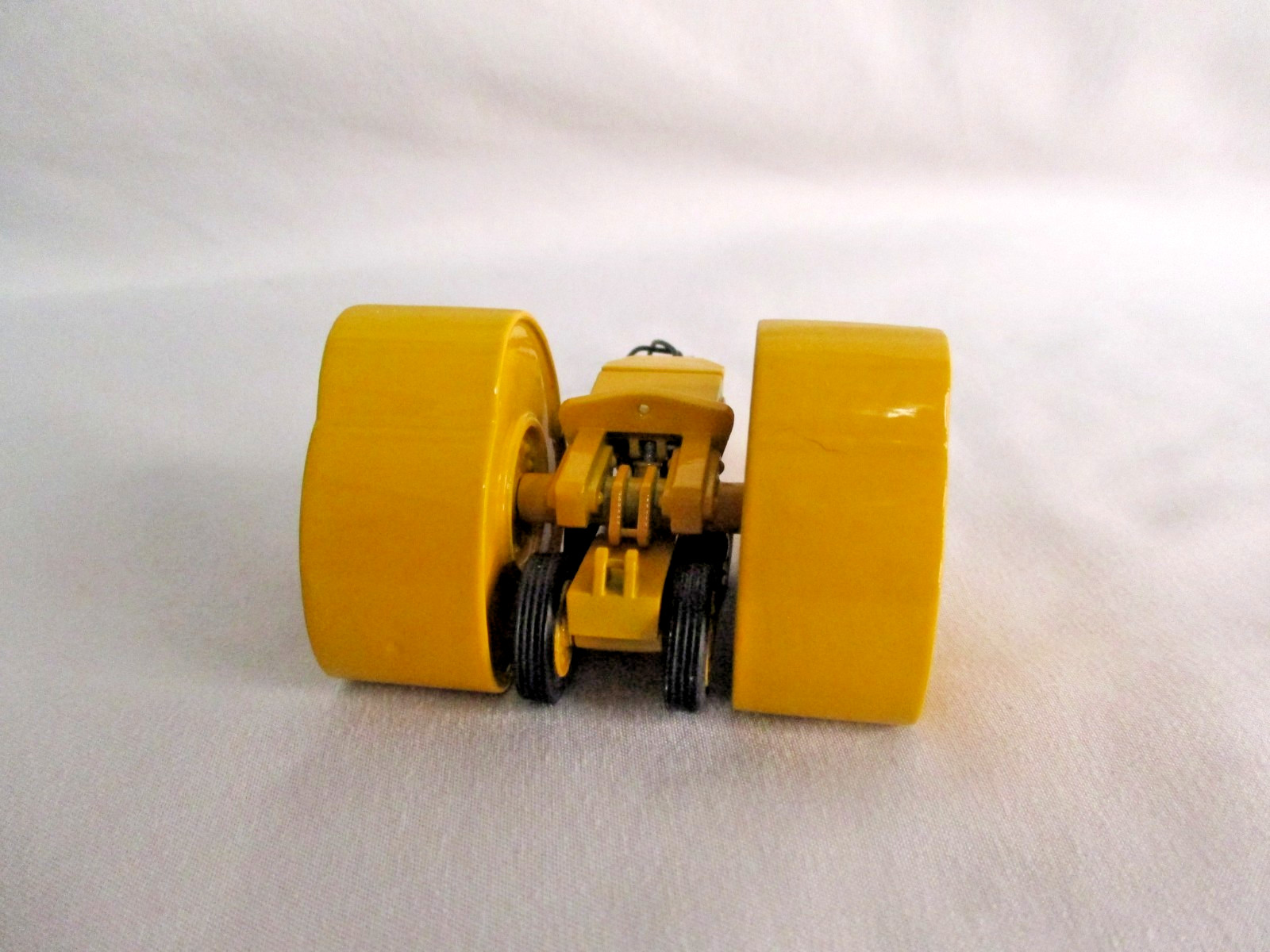 }MBM Model Tow 3 Lump drum Impact Roller – 3D 1/48-1/50 (009)