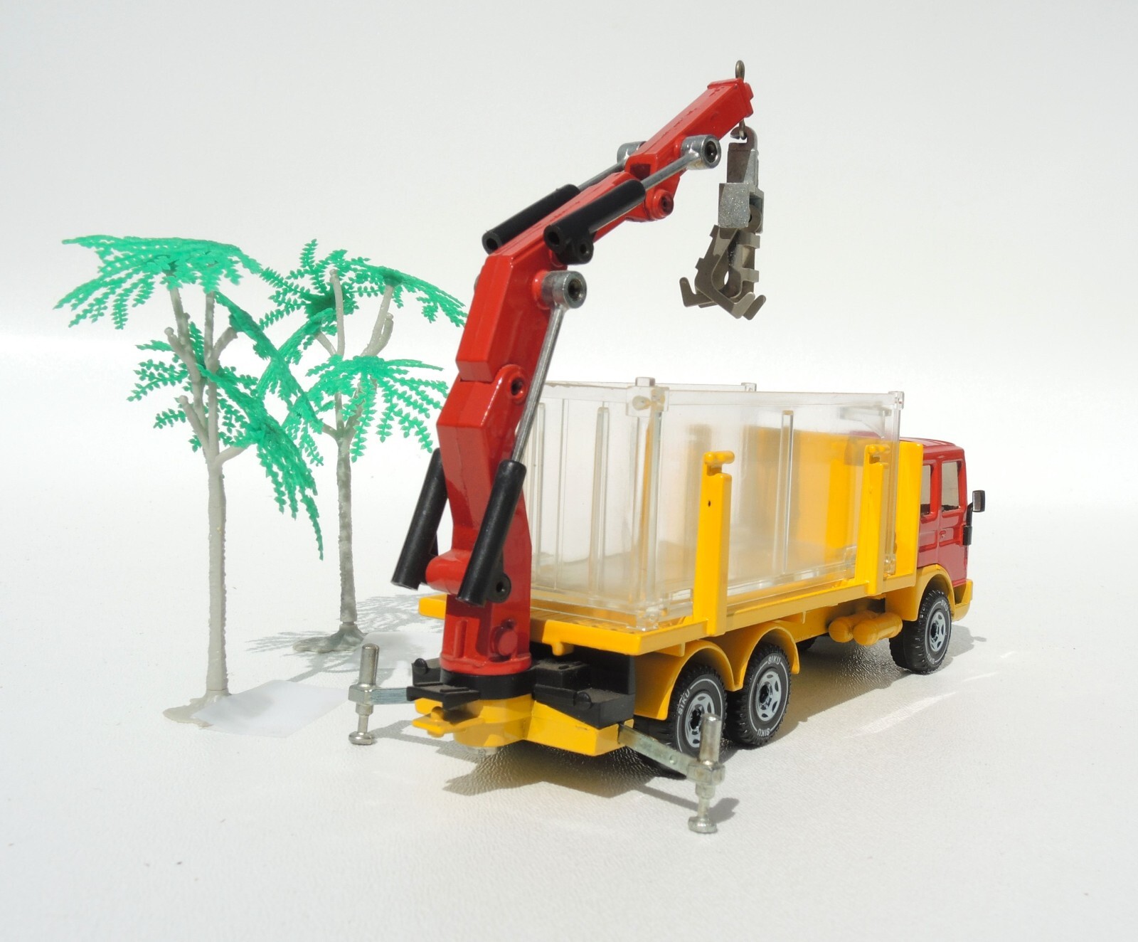 RARE 1/55 scale diecast SIKU mobile tree trimming MAN truck Very Cool!