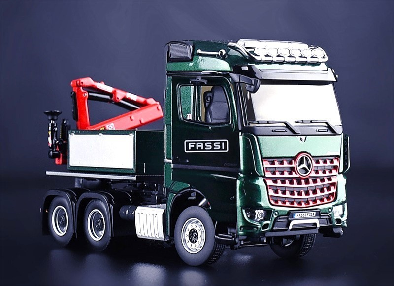 IMC 32-0072 Mercedes-Benz Arocs StreamSpace 6×4 w/Fassi Crane 1/50 Diecast MIB