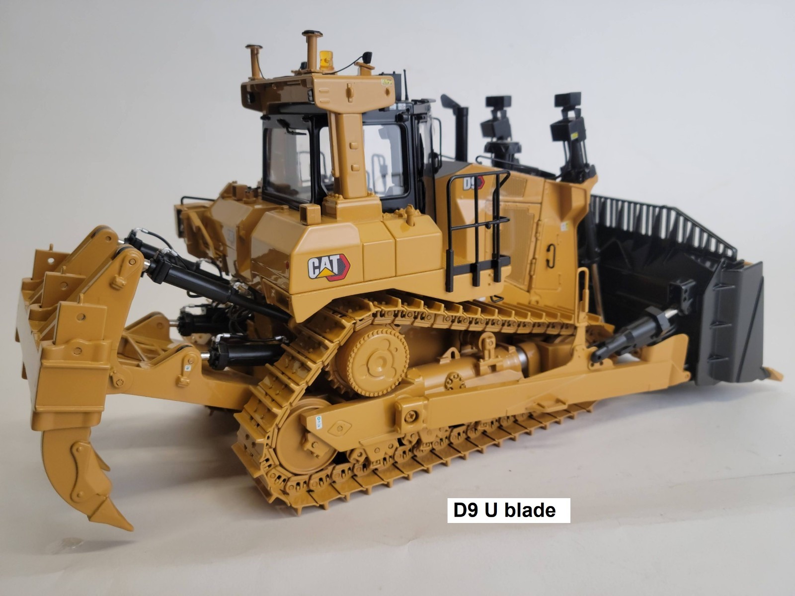 CCM CAT D9 Dozer U Blade – Multi Shank Ripper – Diecast – Scale 1/24 – NIB 2022