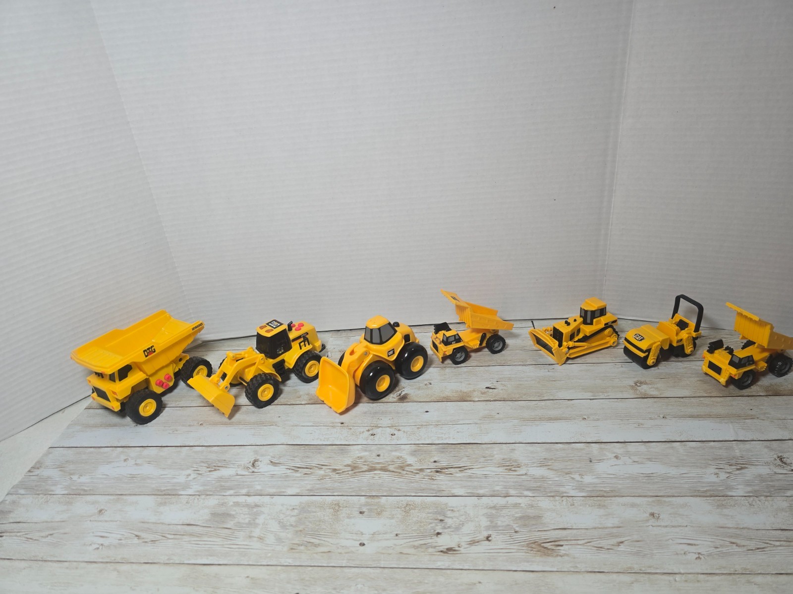 Yellow Cat Caterpillar Dump Truck Loader Sounds Lights Bulldozer Asphalt VIDEO