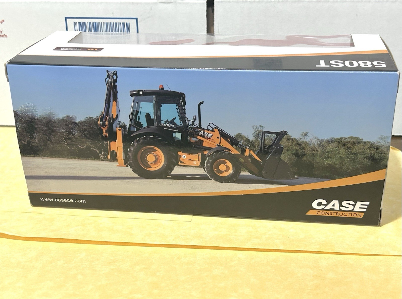 UNIVERSAL HOBBIES 1/50 Scale Case 580ST Loader-Backhoe Ref. No. 8079 High Detail