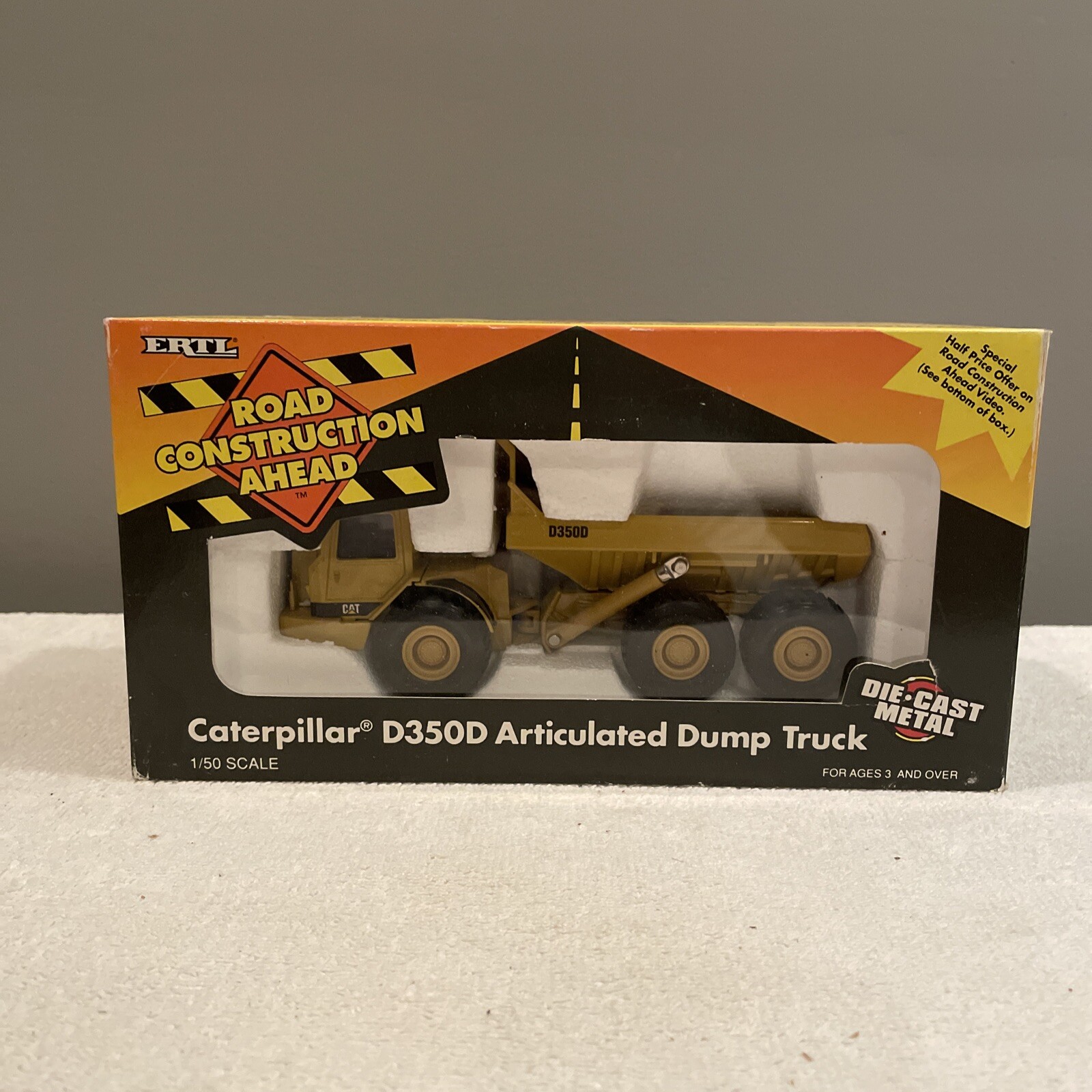 ERTL Caterpillar D350D Articulated Dump Truck Model 2431 1:50 Scale NEW!