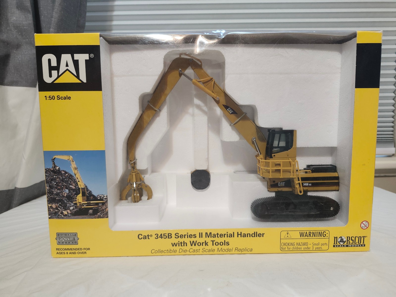 Norscot 1:50 Scale #55080 Caterpillar 345B Series II Material Handler with tools
