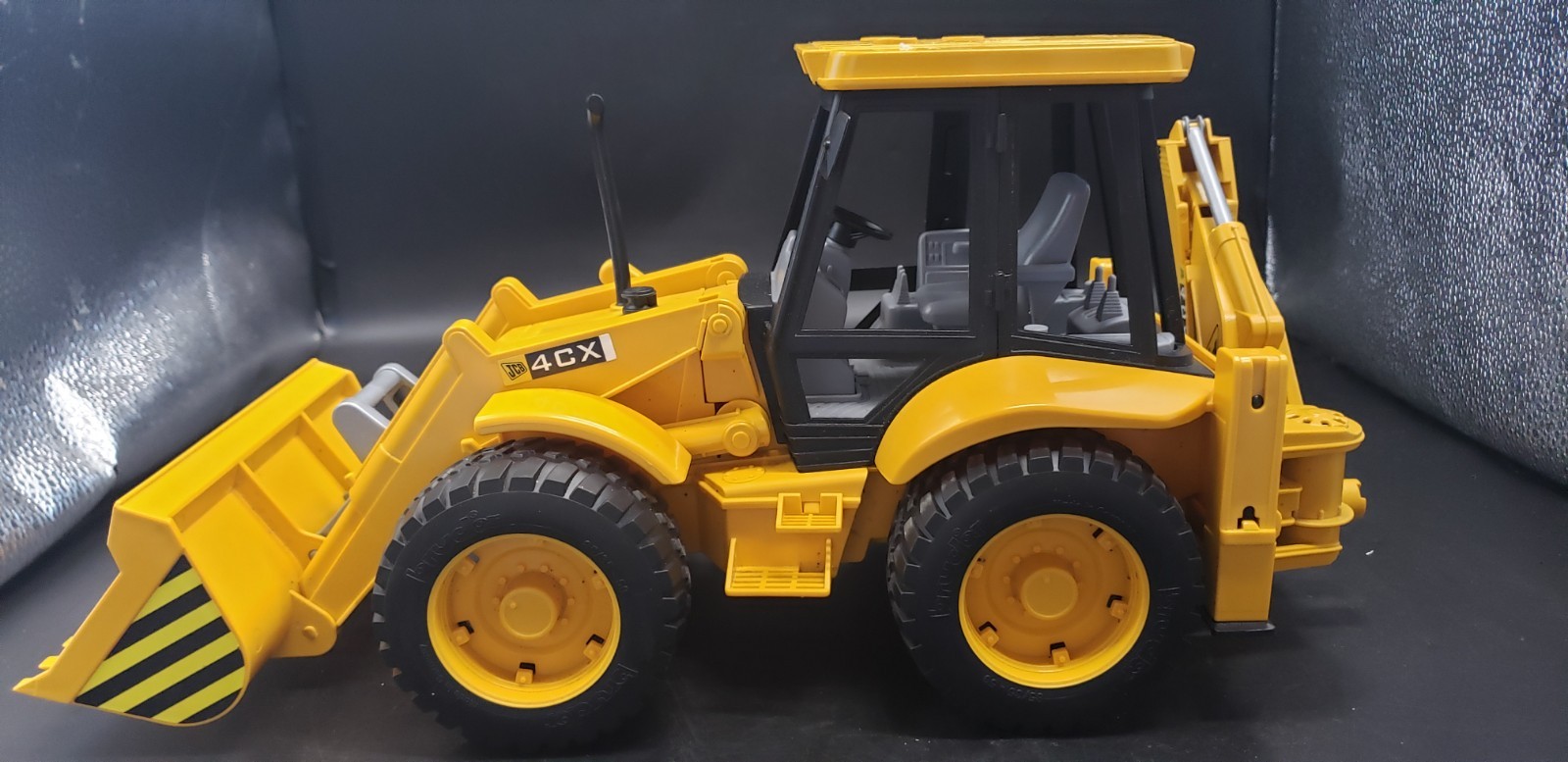1/16th JCB 4CX Backhoe Loader by Bruder