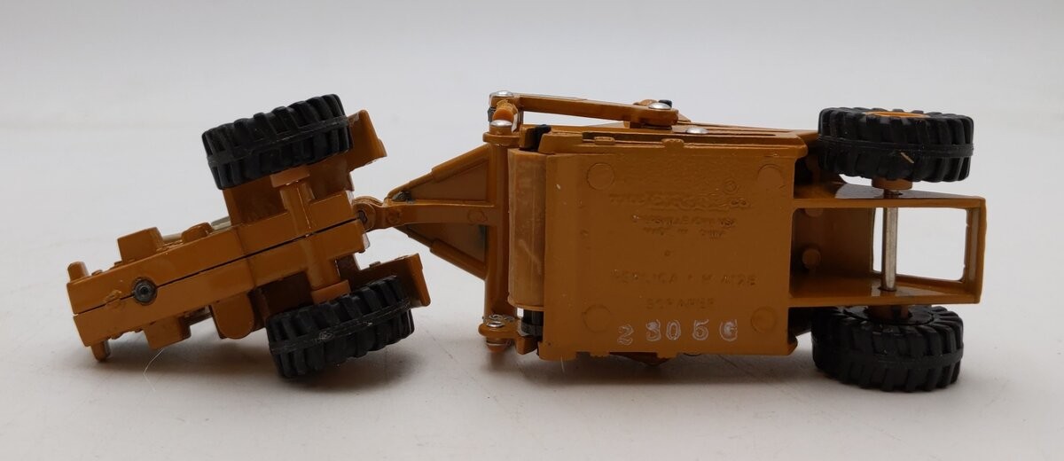 ERTL Mighty Movers 1:64 Scale International Hough Scraper #1855 LN/Box