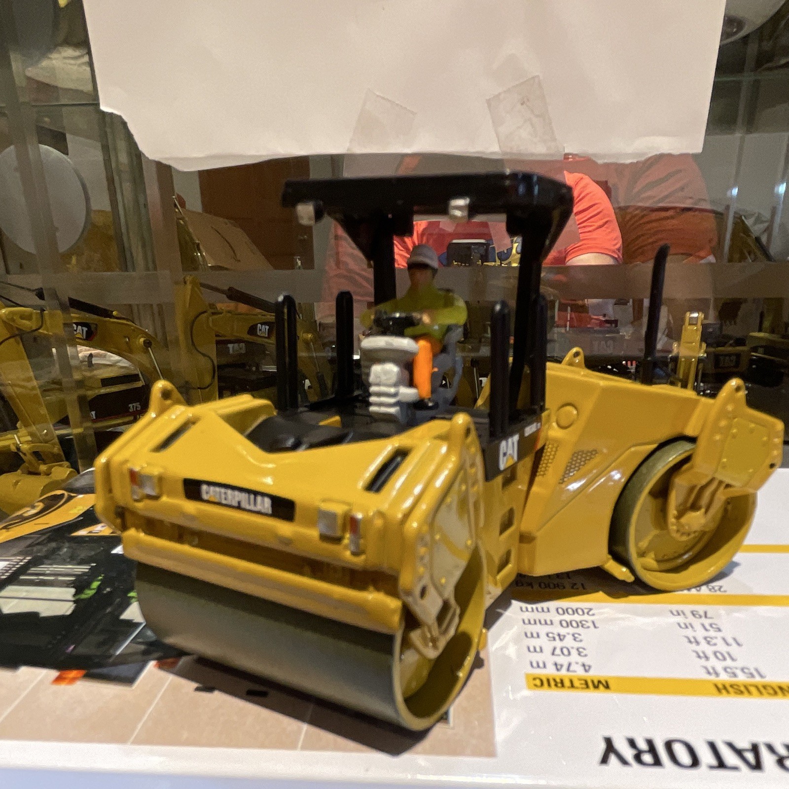 Diecast Masters CAT CB13 Tandem Vibratory Roller Cab Diecast 1:50 85595