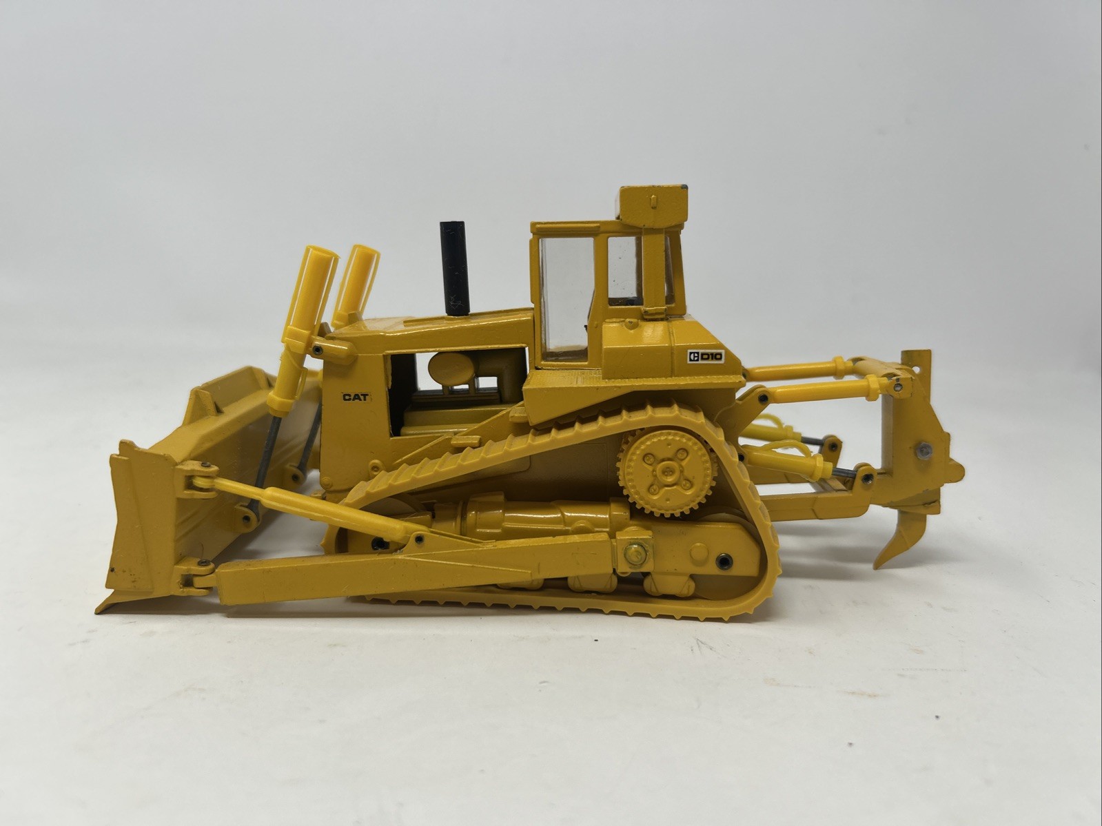 VINTAGE CAT NZG KETTENDOZER D 10 w/ripper-1/50 Scale CONRAD- W. GERMANY