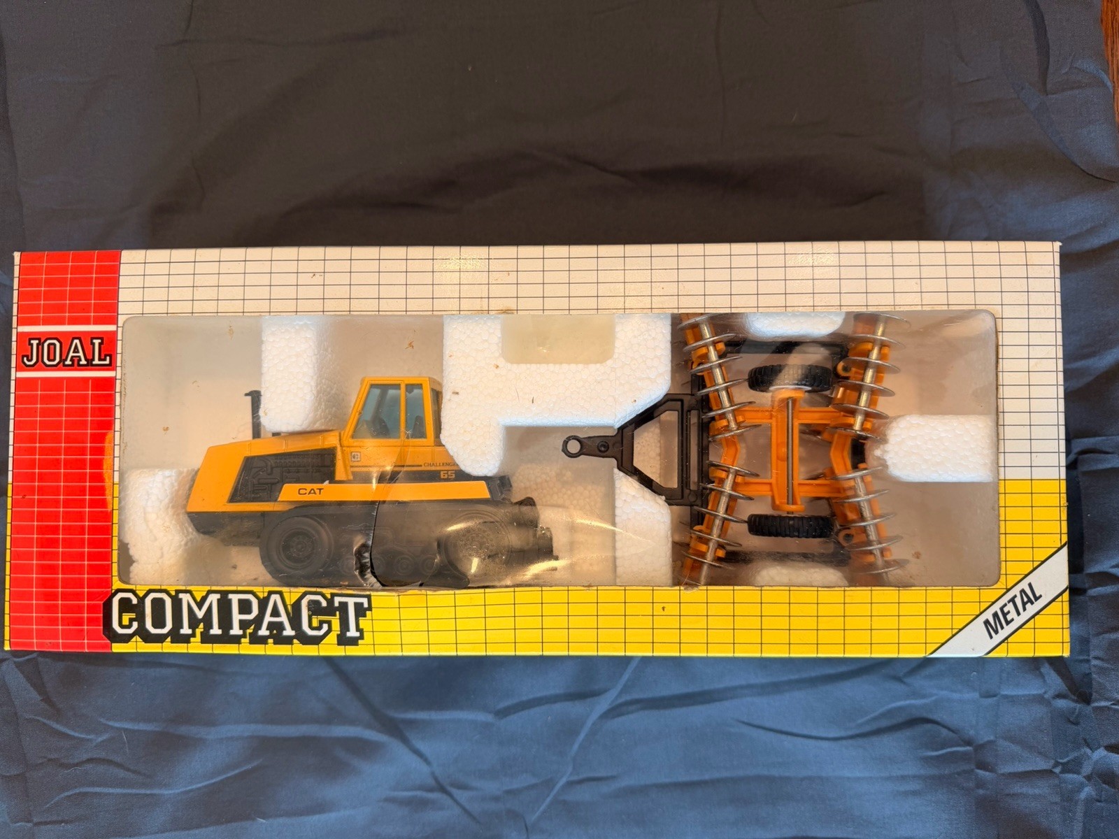 Joal Compact CAT Challenger 65 Tractor 1:50 Diecast Metal Disc Harrow MPN 253
