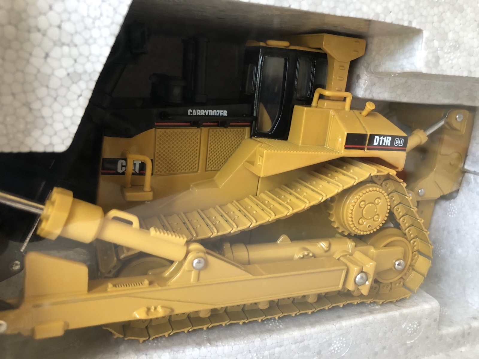 Cat Tractor #55070 D11R Carrydozer Track-Type 1:50 Scale NIB Norscot