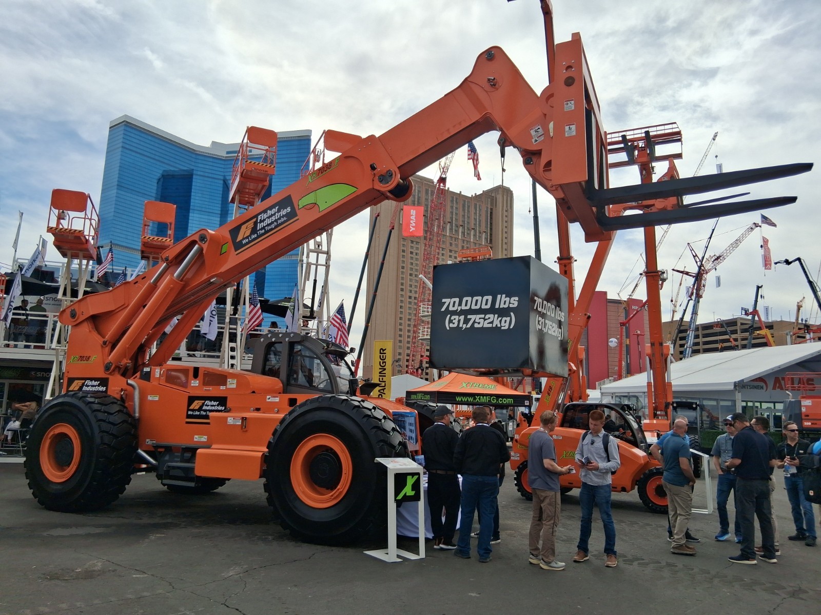 1/25 Extreme XR7038-F Telehandler Fork Lift