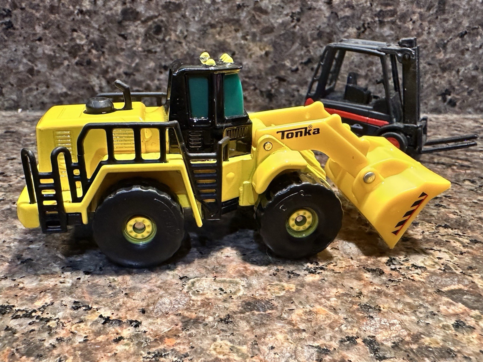 Lot of 2 Diecast Vehicles Tonka Wheel Loader & Siku Linde Forklift Construction