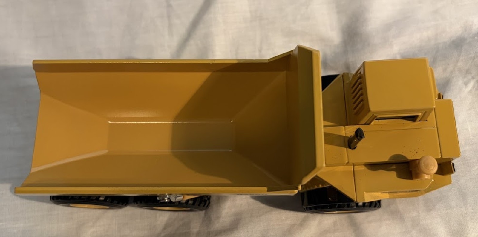 ERTL Caterpiller D350D Articulated Dump Truck New In Box