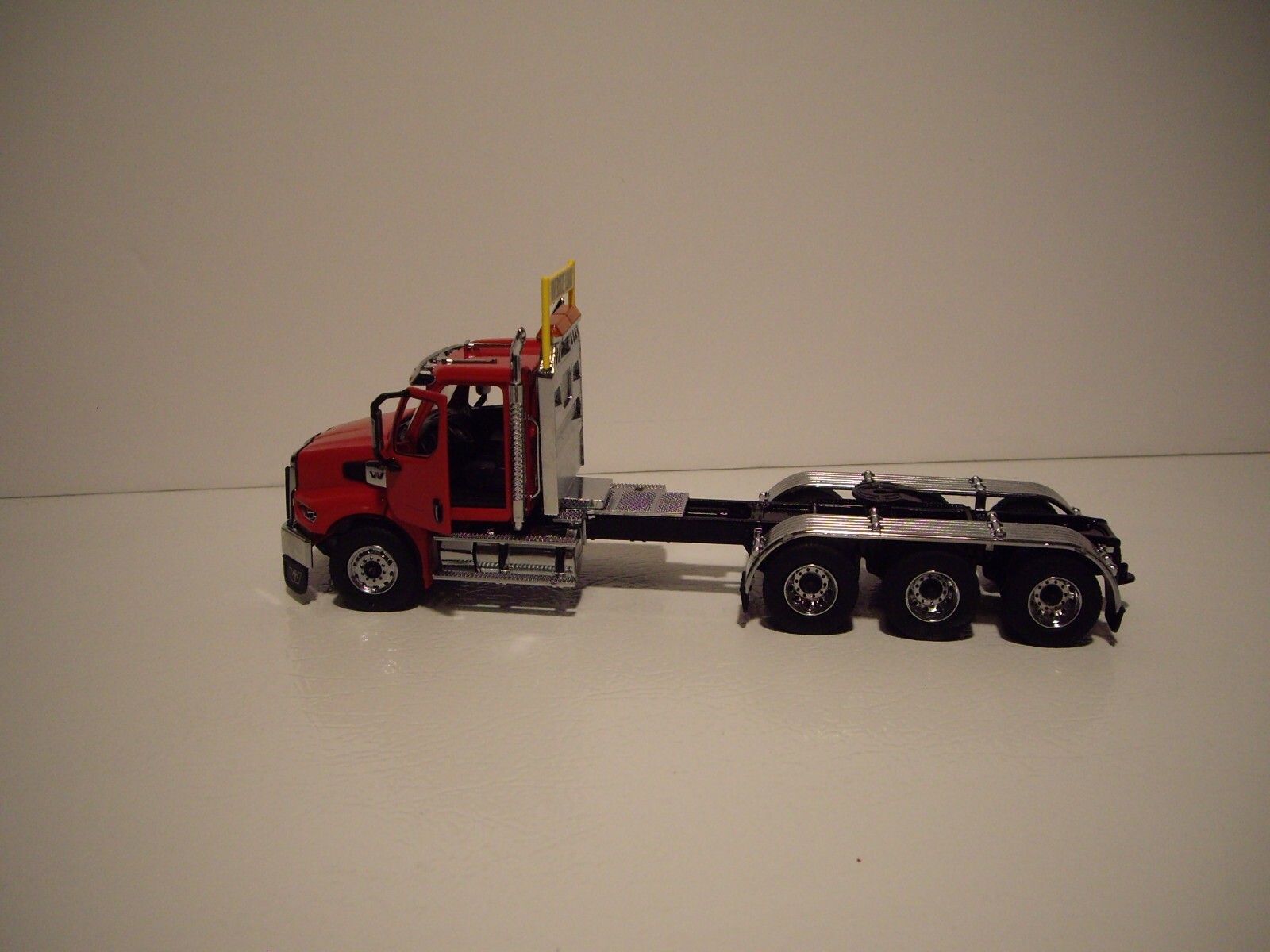 DIECAST MASTER 1/50 VIPER RED TRI-AXLE WESTERN STAR 49X SB SAME AS FIRST GEAR