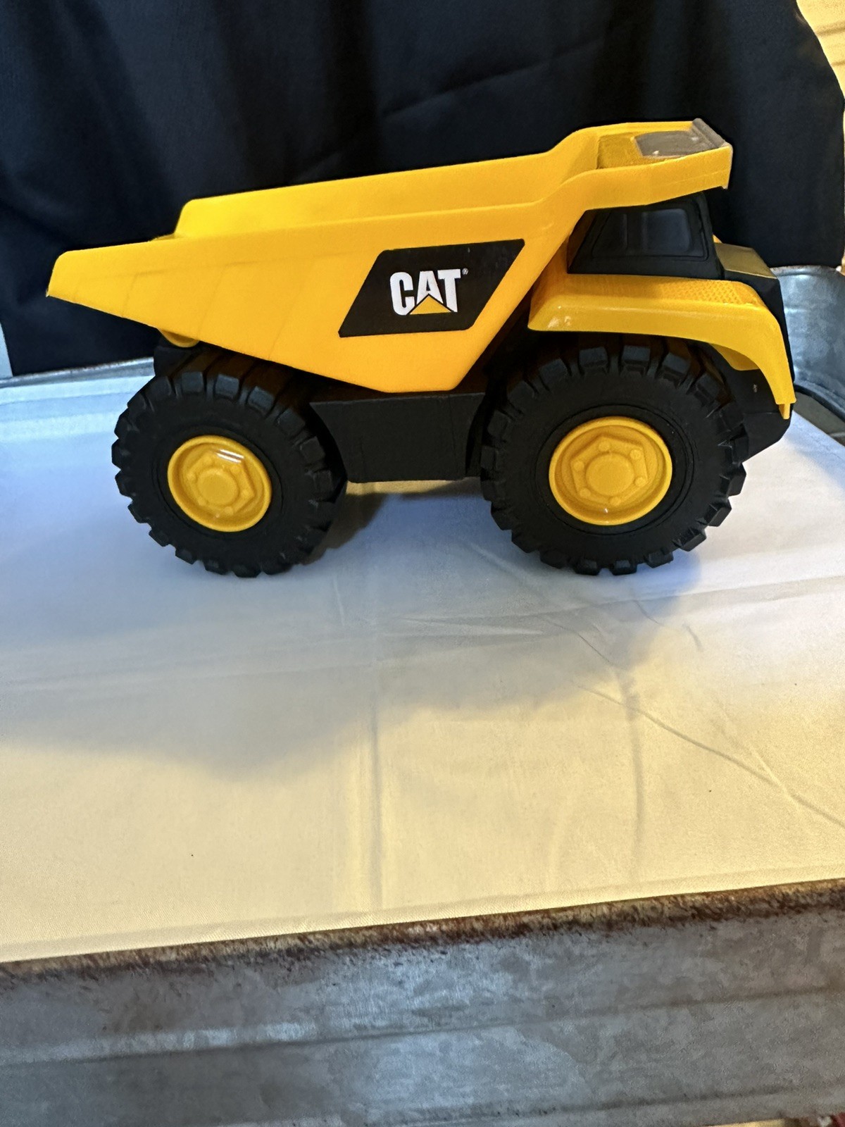 Caterpillar CAT Construction Tough Machines Dump Truck Toy Lights And 4 Sounds