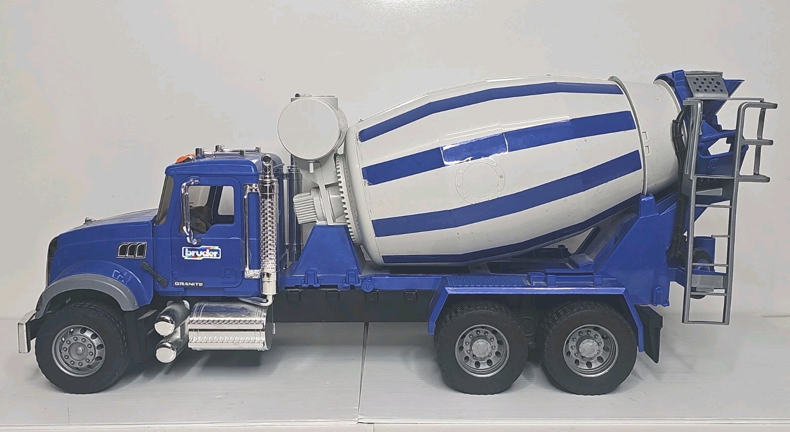 Bruder 02814 Mack Granite Cement Mixer Truck 2007 Blue 25″ Germany
