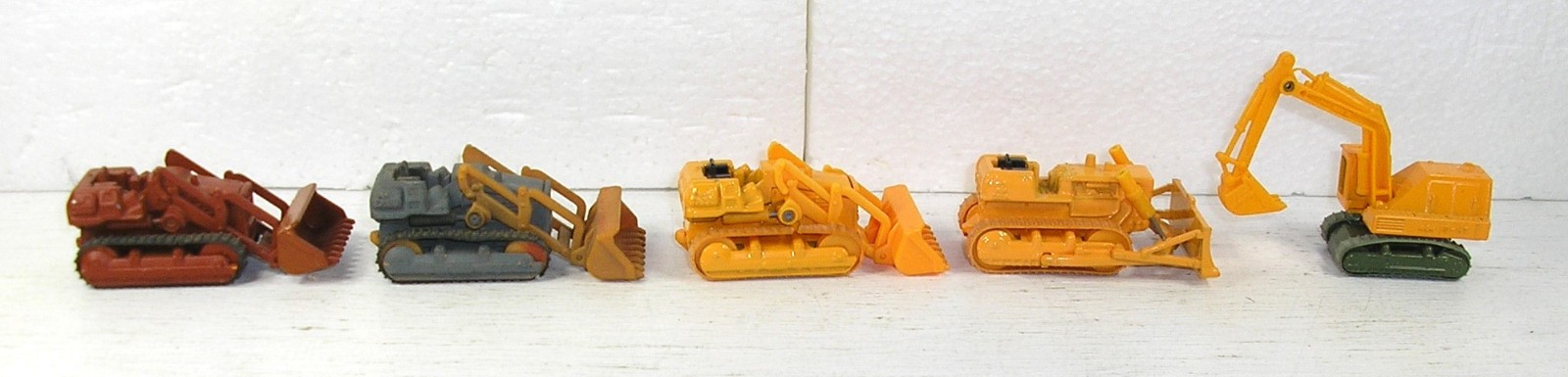 5 TOMICA Die-Cast KOMATSU Construction Vehicles: 4 Dozers 1/87, Excavator 1/103
