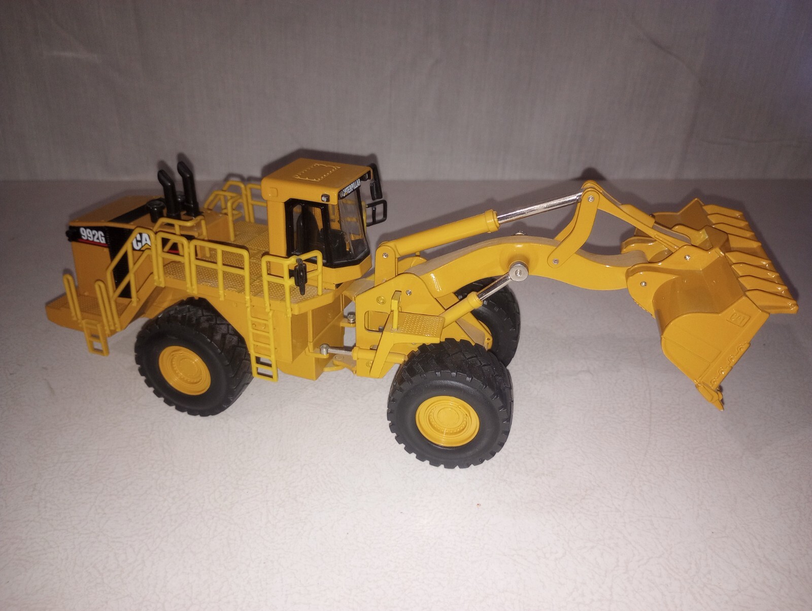 Norscot CAT Caterpillar 992G Front Loader Over 13″ Long No Box