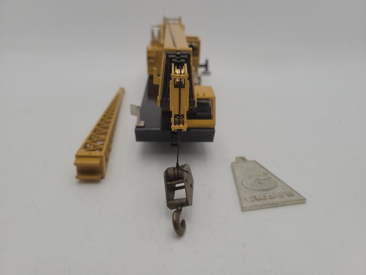 NZG 152 1:55 Scale Yellow Model TM 1500 Die-Cast Extendable Boom Crane W/Emblem