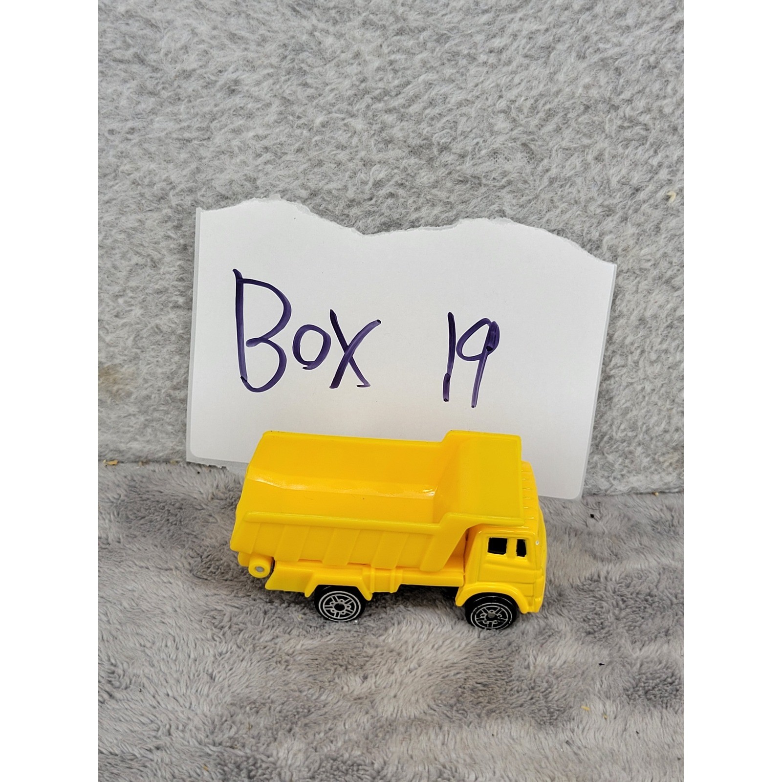 Maisto Yellow Dump Truck Diecast Construction Vehicle Fresh Metal Series Toy