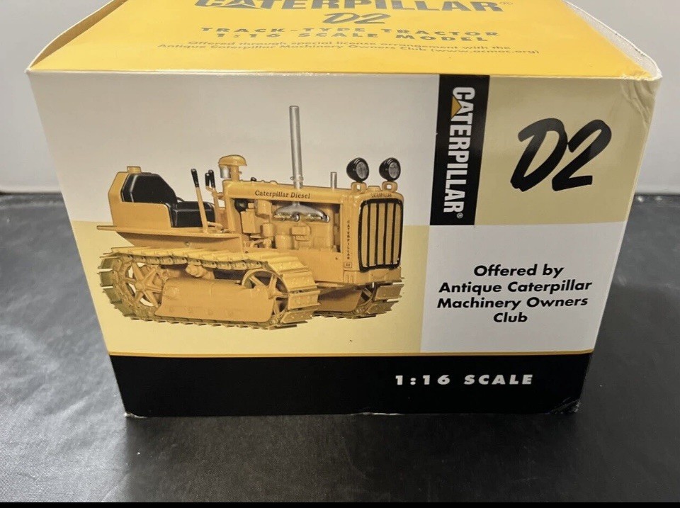 NIB Caterpillar Cat D2 Crawler Tractor 2003 – SpecCast 1:16 ACMOC