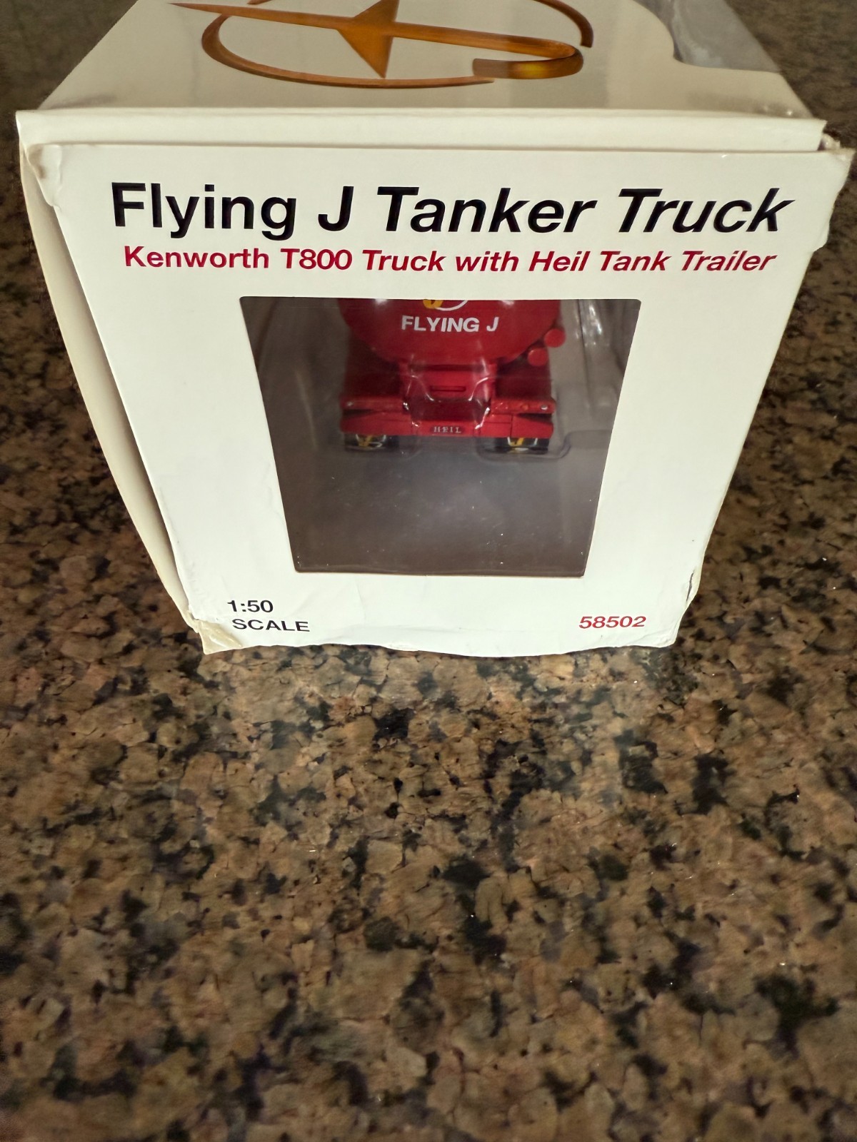 1/50 NORSCOT KENWORTH T800 WITH HEIL 9200 DTS-3 TANK TRAILER