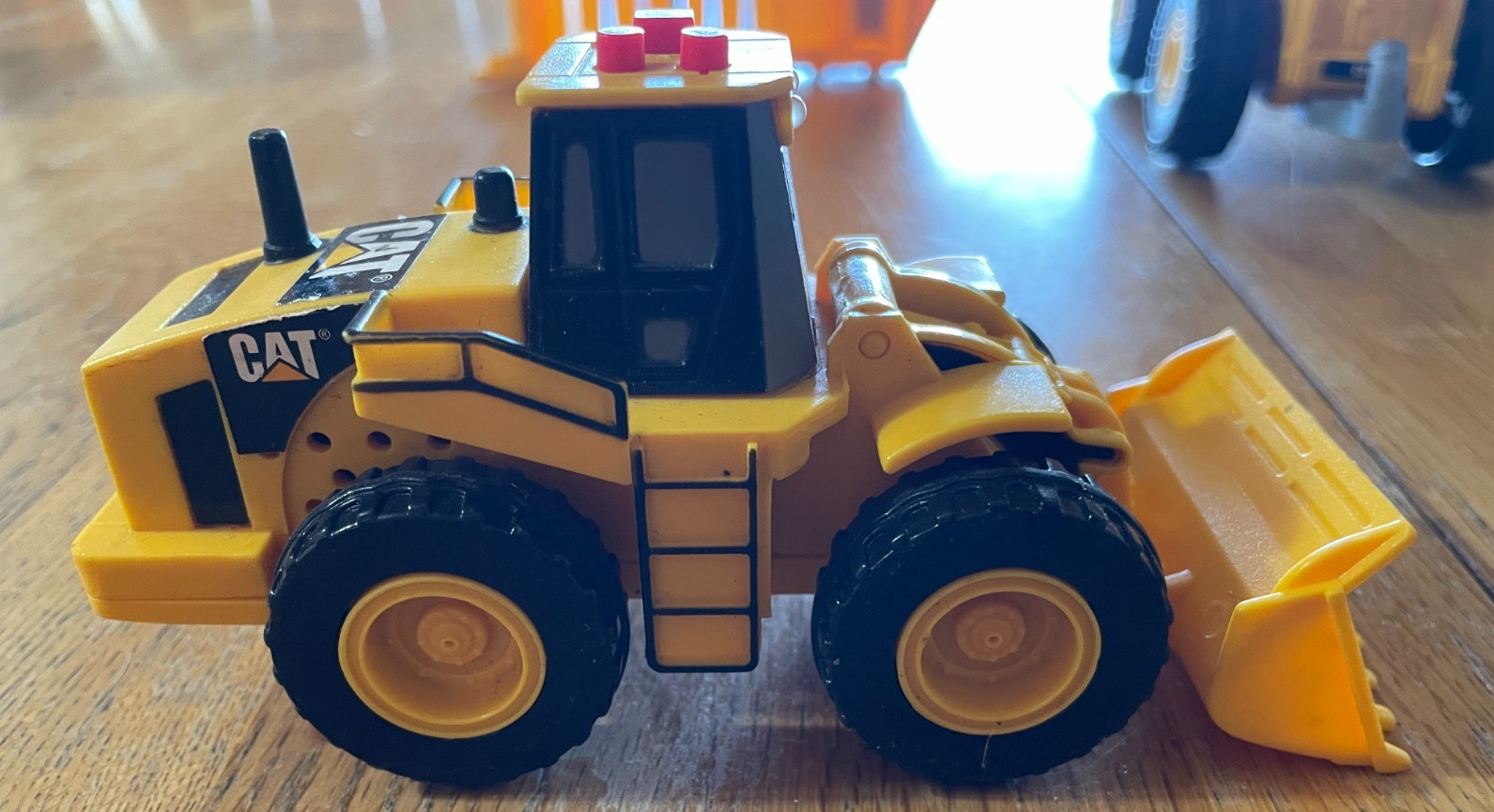 CAT WGT Construction Vehicles Lot Diecast Plastic Yellow w/Tonka warning light