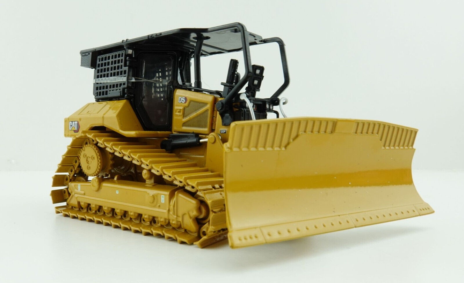 DIECAST MASTERS – Bull CATERPILLAR D5 LGP Forestry – 1/50 – DCM85952