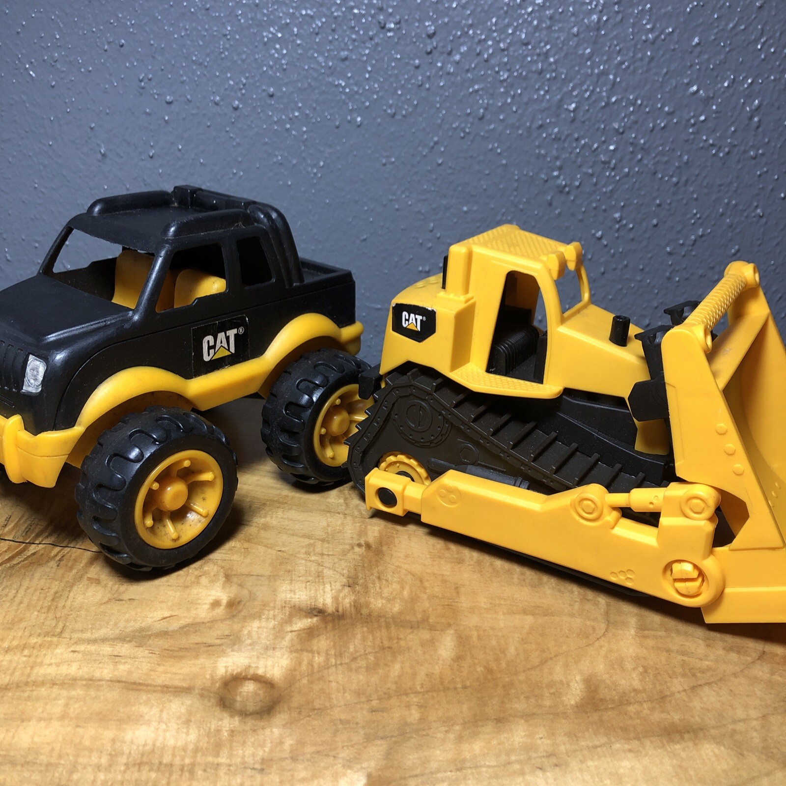 Cat Plastic Yellow Black Construction Vehicle Jeep And Bulldozer M4