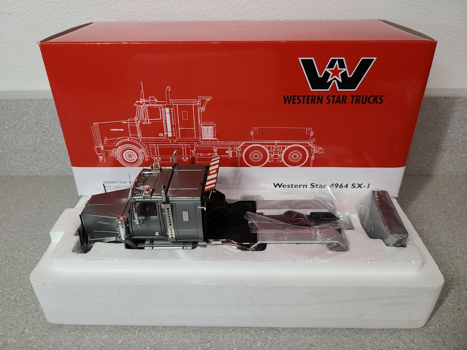 Western Star 4964 SX-1 6×4 Truck Ballast Box Silver WSI 1:50 Scale #04-1041 New