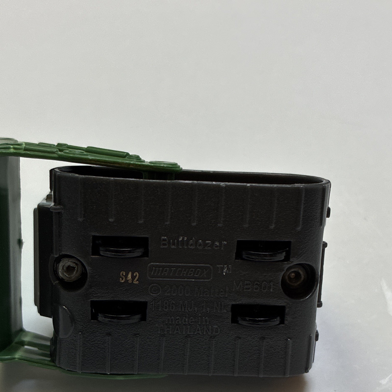 Matchbox MB601 Bulldozer Diecast Construction Vehicle Green Gray Black 2000