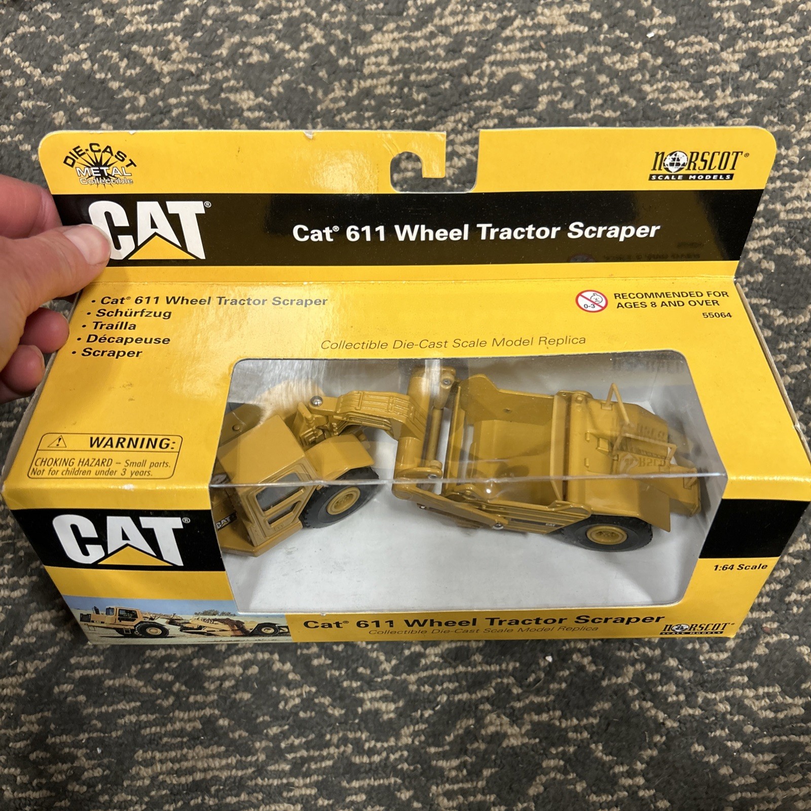 Caterpillar 611 Wheel Tractor Scraper 1:64 Scale