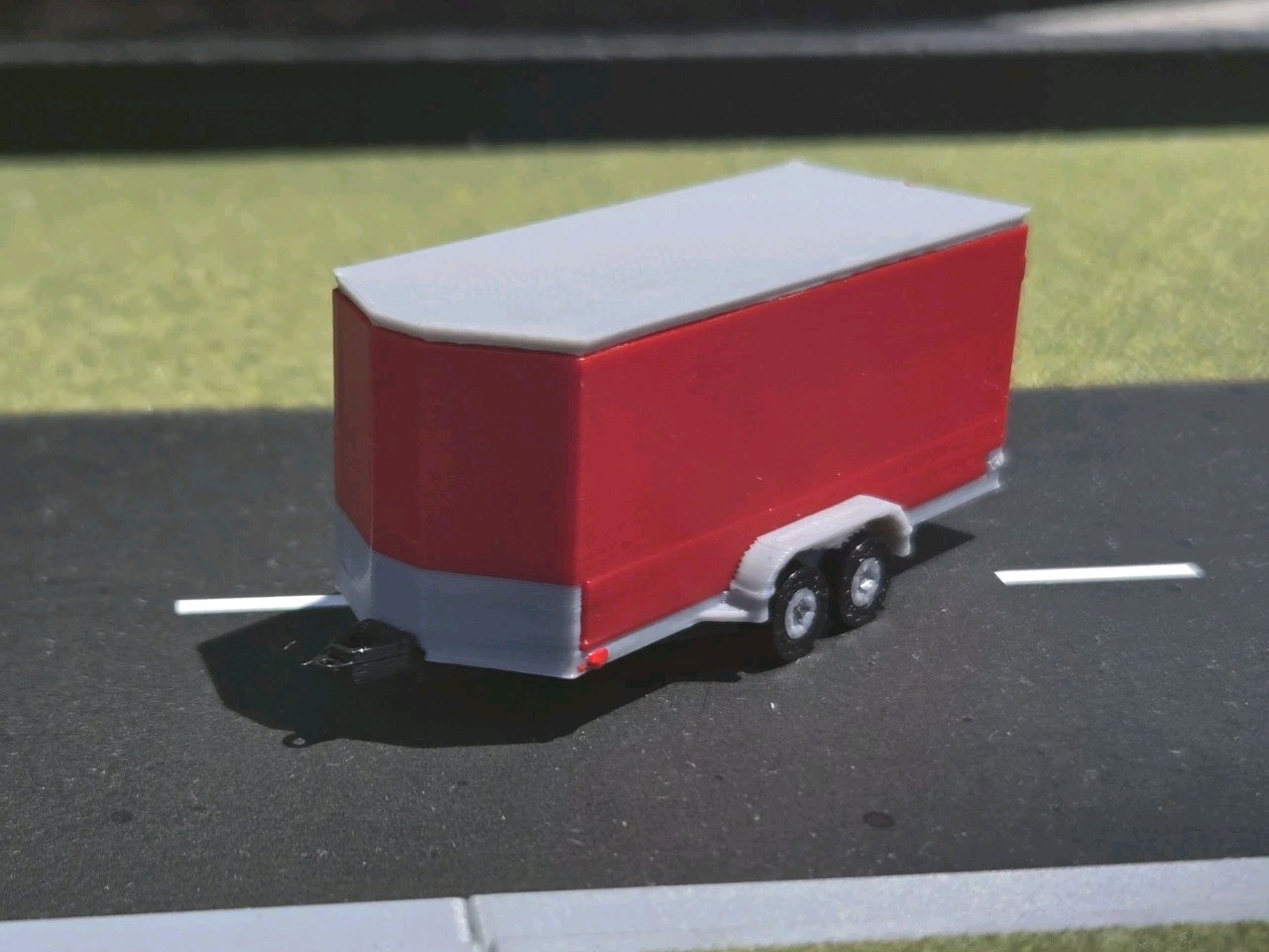 1/87 Scale Cargo Trailer in Red