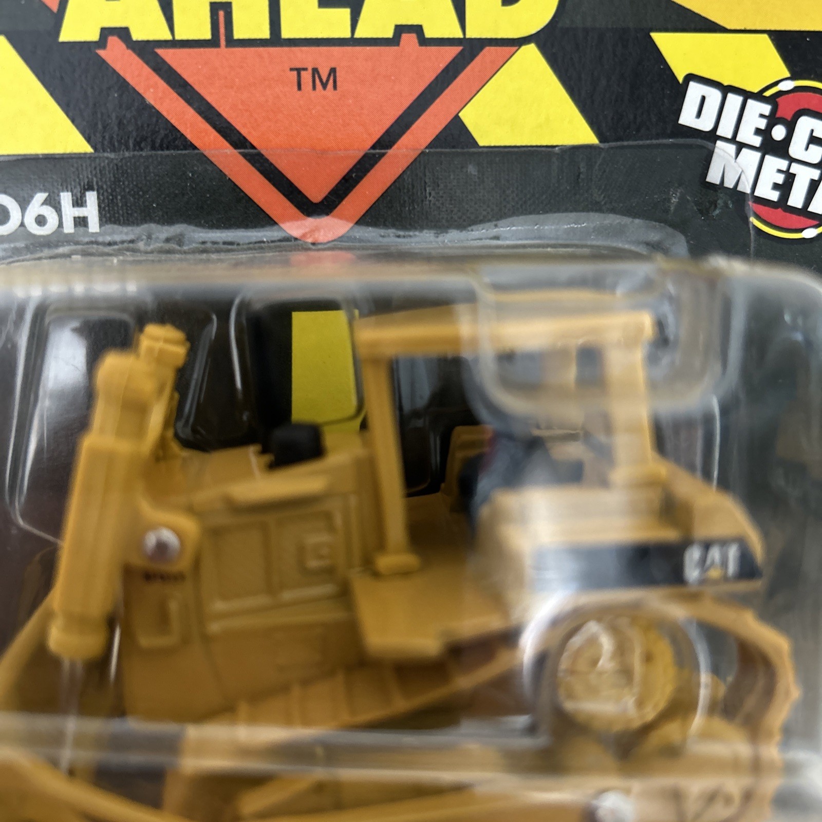 Ertl Road Construction Ahead Caterpillar D6H Dozer Diecast Metal Yellow RARE bx4