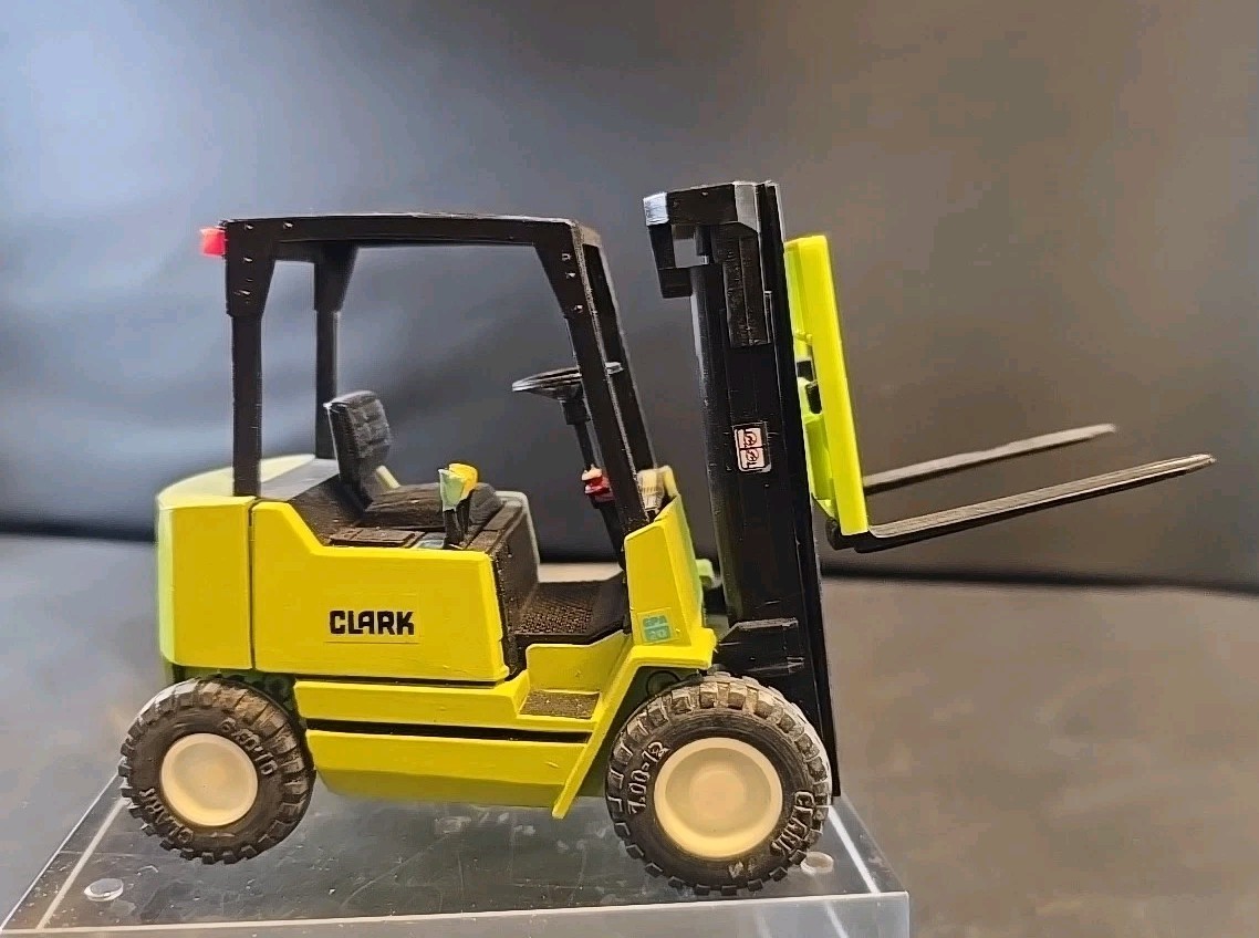 Clark GPA 20 Forklift truck Scale 1:25 Ertl Made