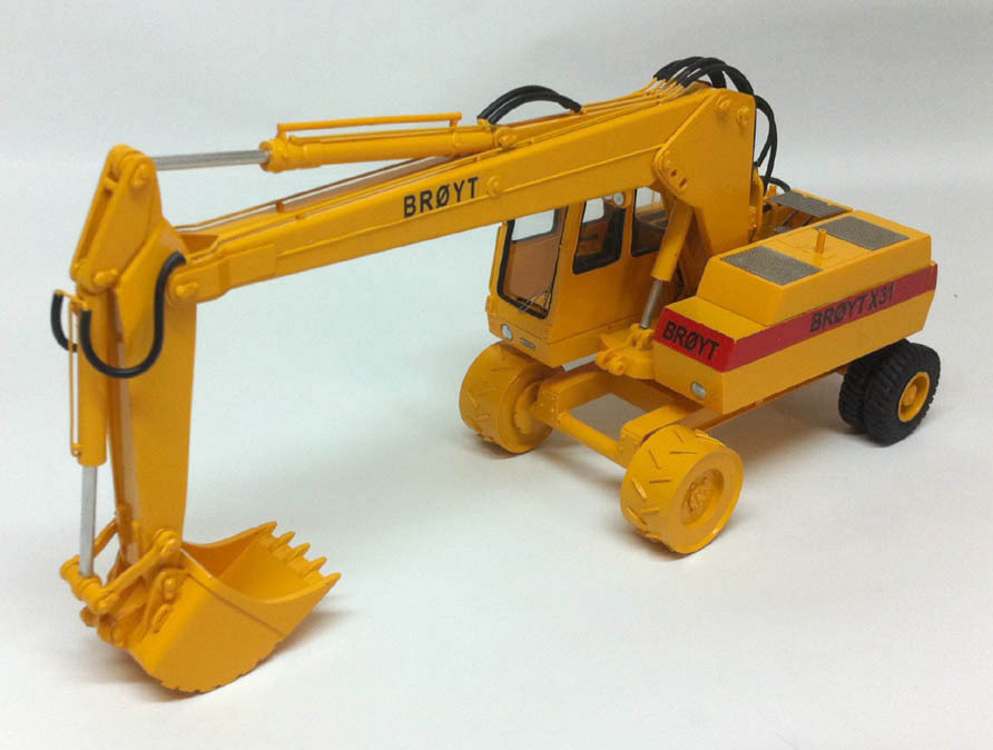 Resin 1/50 Excavator Broyt X31 wheels version – Ready Made by Fankit Models