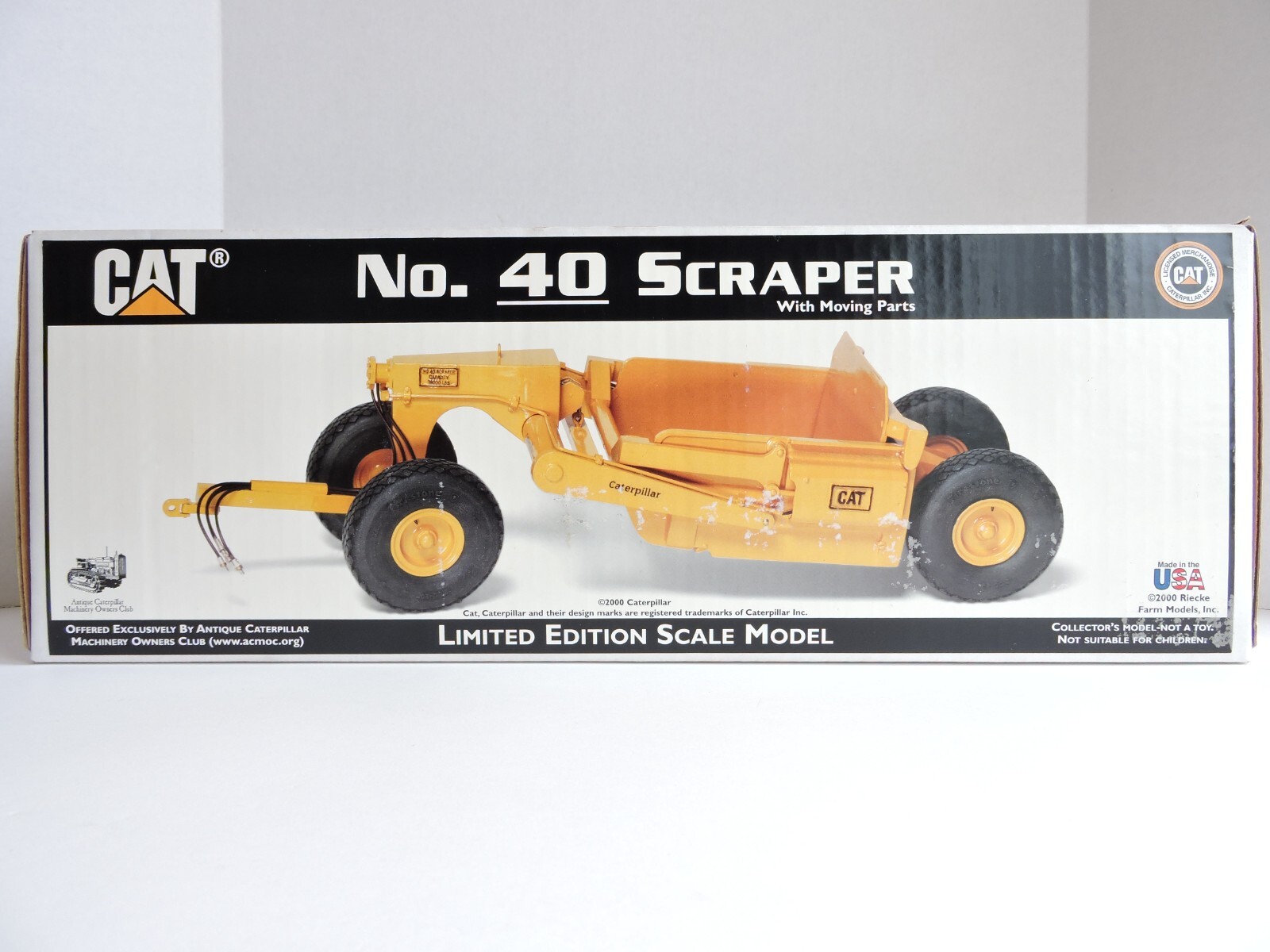 2000 VINTAGE CAT D4 Crawler & No. 40 Scraper 1/16th Scale Riecke NEW IN ORIG BOX