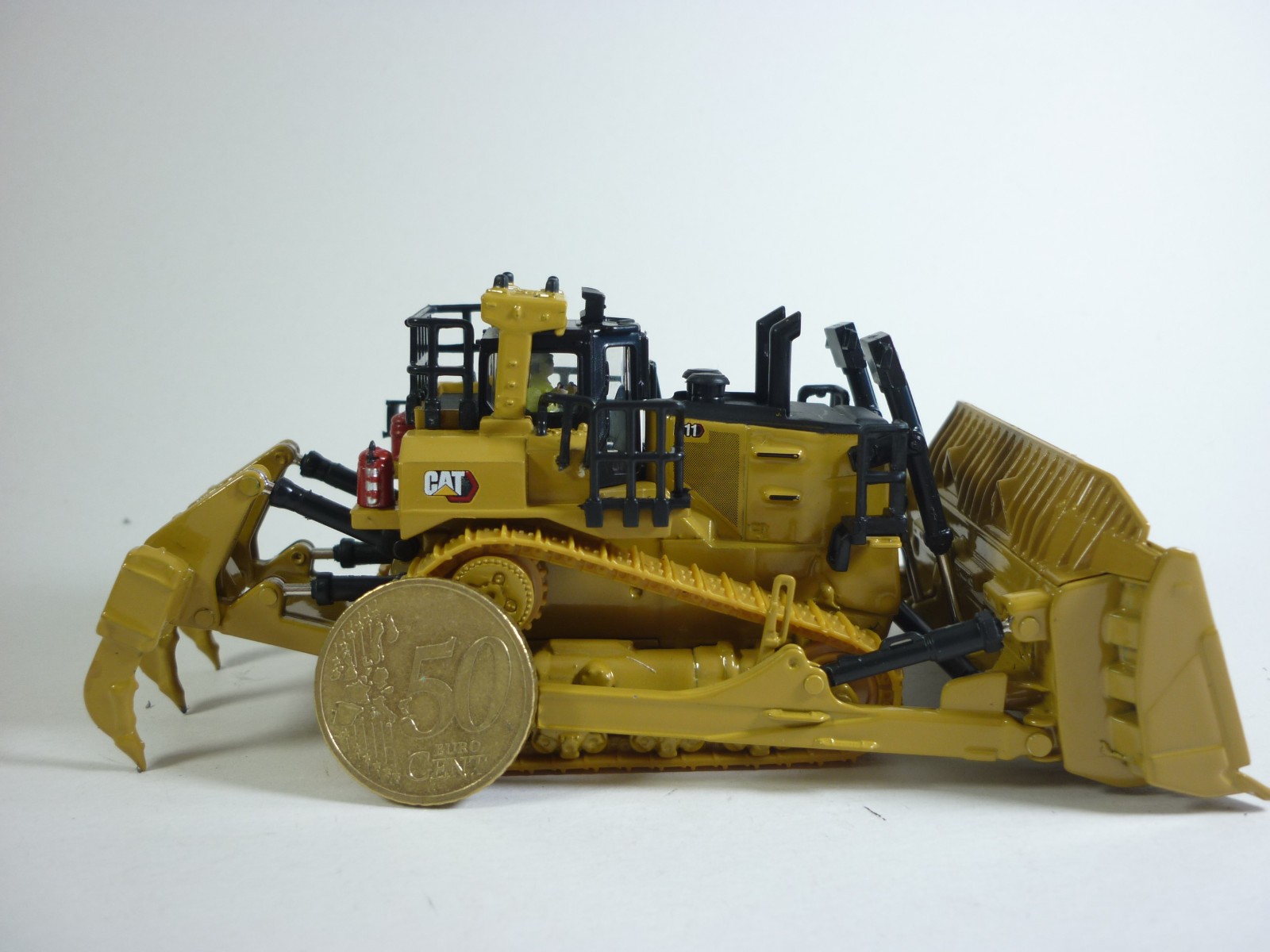 DieCast Masters 1:87 Caterpillar D11 Bulldozer Die-Cast Model TKN With OVP
